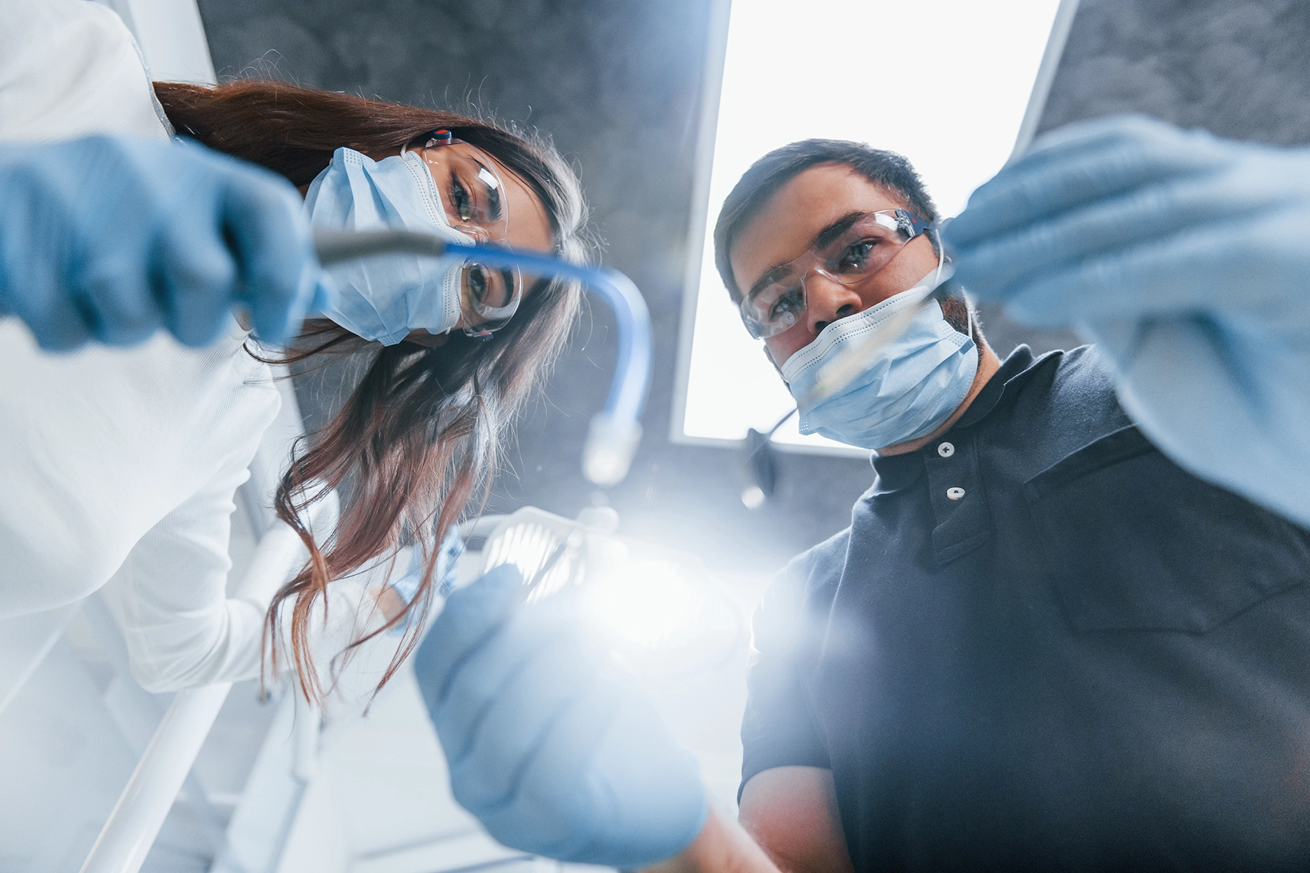 ¿Cada cuánto debo hacerme una limpieza dental profesional? | Guía del dentista